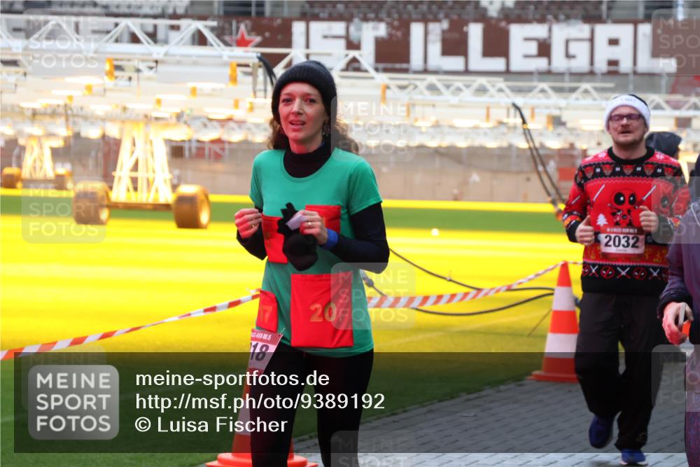 07.12.2025 - St. Pauli X-Mass-Run No. 15 Luisa Fischer http://msf.ph/oto/9389192 07.12.2025 12:01:13 Ziel 5, 18, 20, 2032, 124, 1225, 1443, 1635, 1665, 1880, 2032, 2264, 2267, 2463, 3318, 3322, 3323, 3325, 3584, 3587, 4723 meine-sportfotos.de