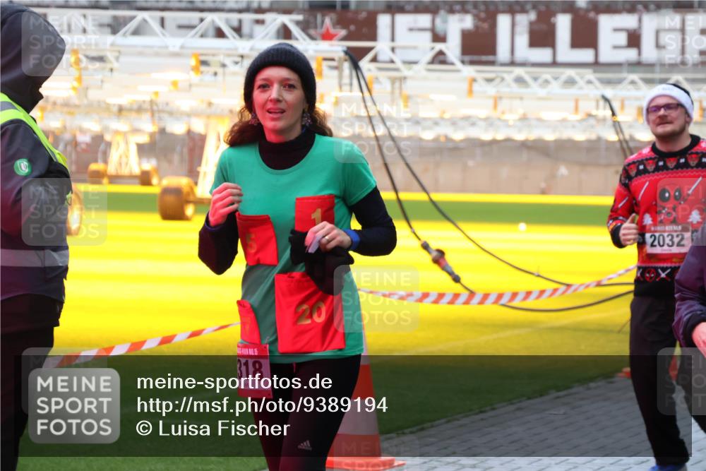 07.12.2025 - St. Pauli X-Mass-Run No. 15 Luisa Fischer http://msf.ph/oto/9389194 07.12.2025 12:01:13 Ziel 15, 318, 2032, 124, 1225, 1443, 1635, 1665, 1880, 2032, 2264, 2267, 2463, 3318, 3322, 3323, 3325, 3584, 3587, 4723 meine-sportfotos.de