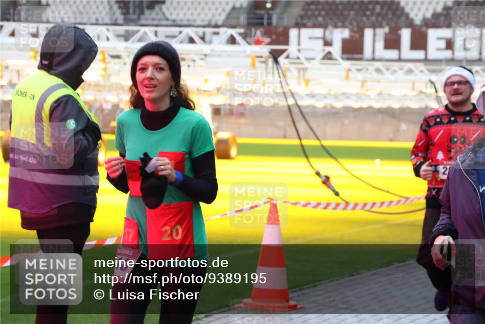 07.12.2025 - St. Pauli X-Mass-Run No. 15 Luisa Fischer http://msf.ph/oto/9389195 07.12.2025 12:01:14 Ziel 15, 18, 20, 2, 124, 1225, 1443, 1635, 1665, 1880, 2032, 2267, 2463, 3318, 3322, 3323, 3325, 3584, 3587, 4723 meine-sportfotos.de