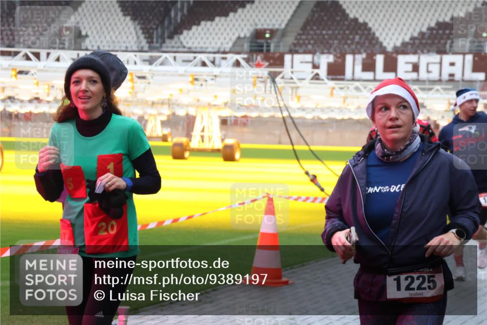 07.12.2025 - St. Pauli X-Mass-Run No. 15 Luisa Fischer http://msf.ph/oto/9389197 07.12.2025 12:01:14 Ziel 15, 318, 20, 1225, 124, 1225, 1443, 1635, 1665, 1880, 2032, 2267, 2463, 3318, 3322, 3323, 3325, 3584, 3587, 4723 meine-sportfotos.de