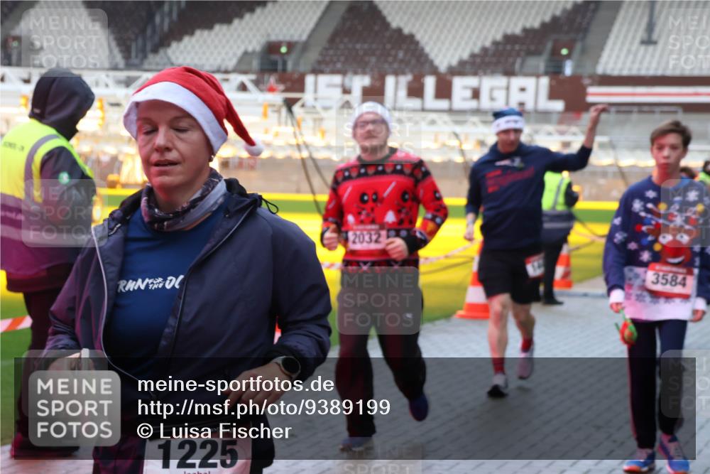 07.12.2025 - St. Pauli X-Mass-Run No. 15 Luisa Fischer http://msf.ph/oto/9389199 07.12.2025 12:01:15 Ziel 2032, 232, 1225, 3584, 124, 1225, 1443, 1635, 1665, 1880, 2032, 2267, 2463, 3318, 3322, 3323, 3325, 3584, 3587, 4723 meine-sportfotos.de