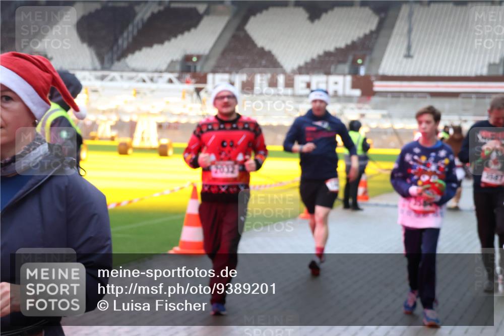 07.12.2025 - St. Pauli X-Mass-Run No. 15 Luisa Fischer http://msf.ph/oto/9389201 07.12.2025 12:01:15 Ziel 124, 1225, 1443, 1635, 1665, 1880, 2032, 2267, 2463, 3318, 3322, 3323, 3325, 3584, 3587, 4723 meine-sportfotos.de