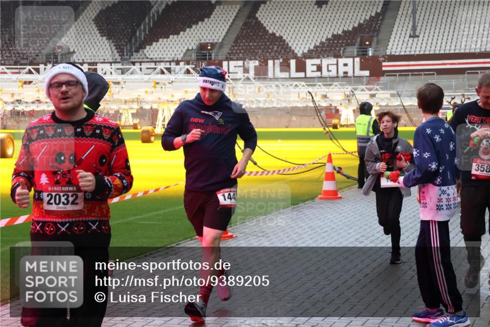 07.12.2025 - St. Pauli X-Mass-Run No. 15 Luisa Fischer http://msf.ph/oto/9389205 07.12.2025 12:01:16 Ziel 15, 2032, 144, 1, 358, 124, 1225, 1443, 1635, 1665, 1880, 2032, 2463, 3318, 3322, 3323, 3325, 3584, 3587, 4723 meine-sportfotos.de