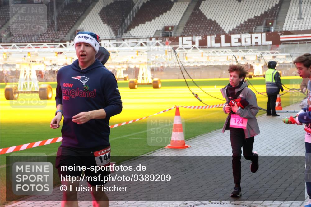 07.12.2025 - St. Pauli X-Mass-Run No. 15 Luisa Fischer http://msf.ph/oto/9389209 07.12.2025 12:01:17 Ziel 144, 124, 084, 124, 1225, 1443, 1635, 1665, 1880, 2032, 2463, 3318, 3322, 3323, 3325, 3584, 3587, 4723 meine-sportfotos.de