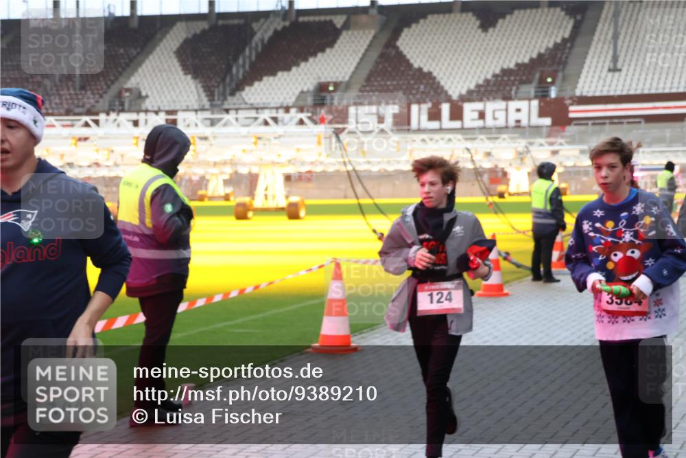 07.12.2025 - St. Pauli X-Mass-Run No. 15 Luisa Fischer http://msf.ph/oto/9389210 07.12.2025 12:01:18 Ziel 1, 144, 124, 3564, 124, 1225, 1443, 1635, 1665, 1880, 2032, 2463, 3318, 3322, 3323, 3325, 3584, 3587, 3811, 3813, 4723 meine-sportfotos.de