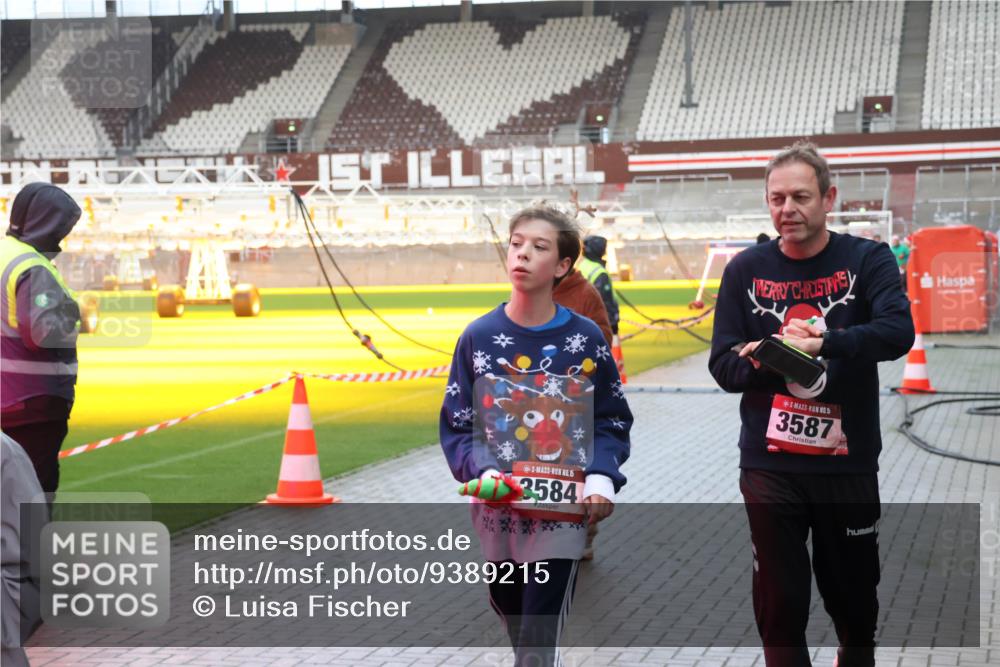 07.12.2025 - St. Pauli X-Mass-Run No. 15 Luisa Fischer http://msf.ph/oto/9389215 07.12.2025 12:01:19 Ziel 15, 3584, 15, 3587, 124, 1225, 1443, 1635, 1665, 1880, 2032, 2463, 3318, 3322, 3323, 3325, 3584, 3587, 3811, 3813, 3992, 4723 meine-sportfotos.de