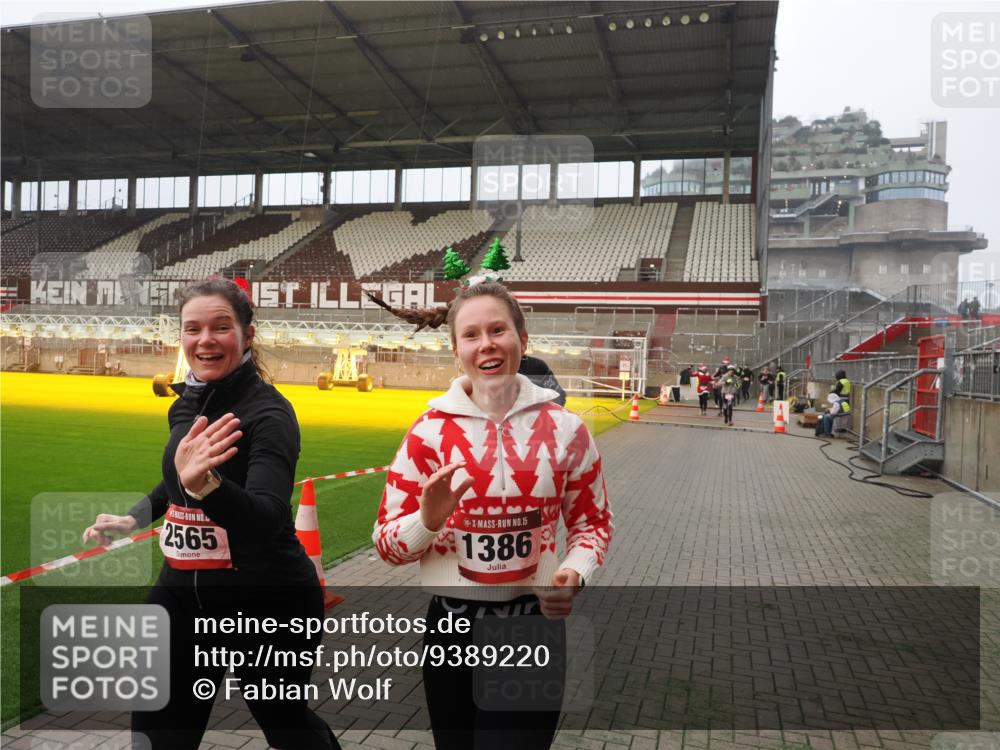 07.12.2025 - St. Pauli X-Mass-Run No. 15 Fabian Wolf http://msf.ph/oto/9389220 07.12.2025 10:21:12 Ziel 1386, 1407, 1898, 1900, 2173, 2565, 3849, 3984, 4338 meine-sportfotos.de