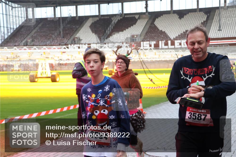 07.12.2025 - St. Pauli X-Mass-Run No. 15 Luisa Fischer http://msf.ph/oto/9389222 07.12.2025 12:01:21 Ziel 15, 3584, 15, 3587, 124, 1225, 1443, 1635, 1665, 1880, 1928, 2032, 2463, 3318, 3322, 3323, 3325, 3584, 3587, 3811, 3813, 3992, 4723 meine-sportfotos.de