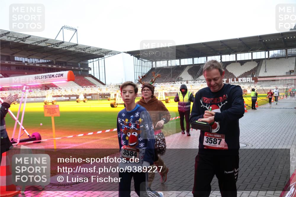 07.12.2025 - St. Pauli X-Mass-Run No. 15 Luisa Fischer http://msf.ph/oto/9389227 07.12.2025 12:01:22 Ziel 15, 3584, 15, 3587, 124, 1225, 1443, 1635, 1665, 1880, 1923, 1928, 2032, 2463, 3318, 3322, 3323, 3325, 3584, 3587, 3811, 3813, 3992, 4723 meine-sportfotos.de