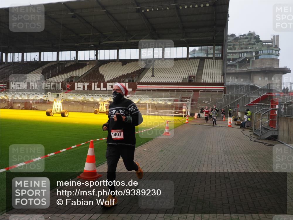 07.12.2025 - St. Pauli X-Mass-Run No. 15 Fabian Wolf http://msf.ph/oto/9389230 07.12.2025 10:21:13 Ziel 1386, 1407, 1898, 1900, 2173, 2565, 3848, 3849, 3984, 4338 meine-sportfotos.de