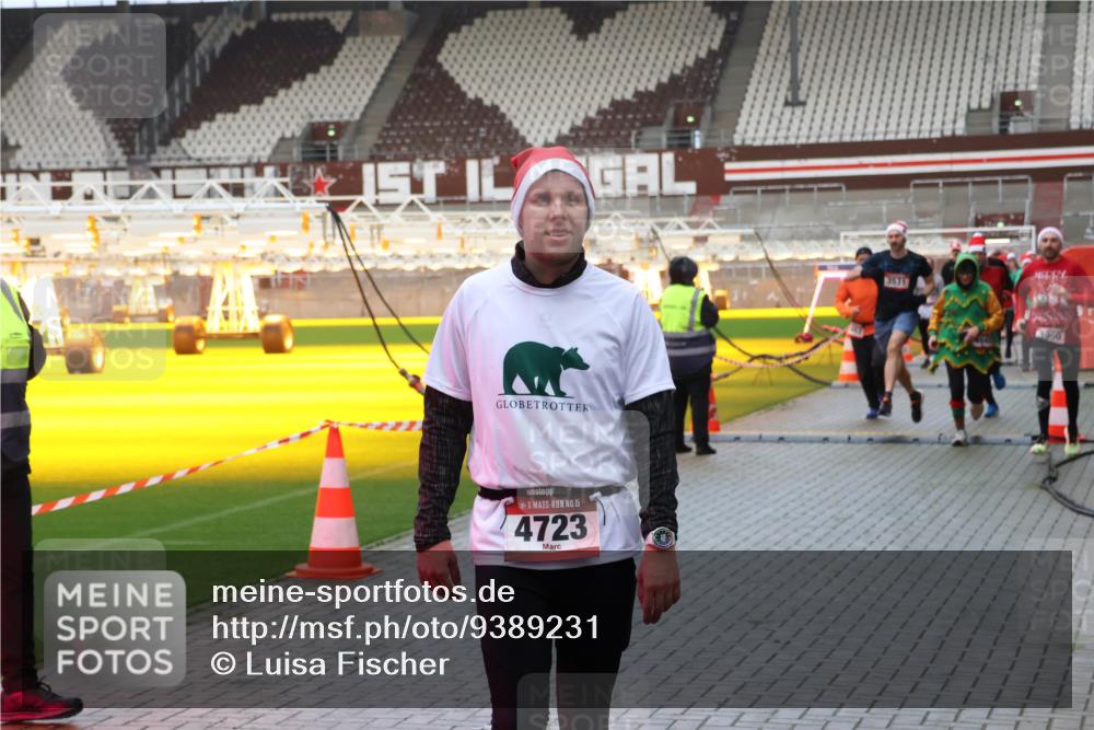 07.12.2025 - St. Pauli X-Mass-Run No. 15 Luisa Fischer http://msf.ph/oto/9389231 07.12.2025 12:01:38 Ziel 15, 4723, 3531, 124, 1225, 1443, 1635, 1665, 1880, 1923, 1928, 1930, 1932, 2032, 2463, 2987, 2991, 3318, 3322, 3323, 3325, 3385, 3463, 3531, 3811, 3813, 3990, 3992 meine-sportfotos.de