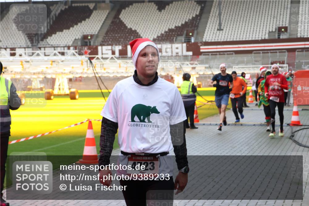 07.12.2025 - St. Pauli X-Mass-Run No. 15 Luisa Fischer http://msf.ph/oto/9389233 07.12.2025 12:01:39 Ziel 15, 4723, 3531, 1000, 124, 1225, 1443, 1635, 1665, 1786, 1880, 1923, 1928, 1930, 1932, 2032, 2463, 2987, 2991, 3318, 3322, 3323, 3325, 3385, 3463, 3531, 3811, 3813, 3990, 3992 meine-sportfotos.de