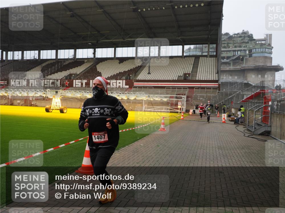 07.12.2025 - St. Pauli X-Mass-Run No. 15 Fabian Wolf http://msf.ph/oto/9389234 07.12.2025 10:21:13 Ziel 1386, 1407, 1898, 1900, 2173, 2565, 3848, 3849, 3984, 4338 meine-sportfotos.de