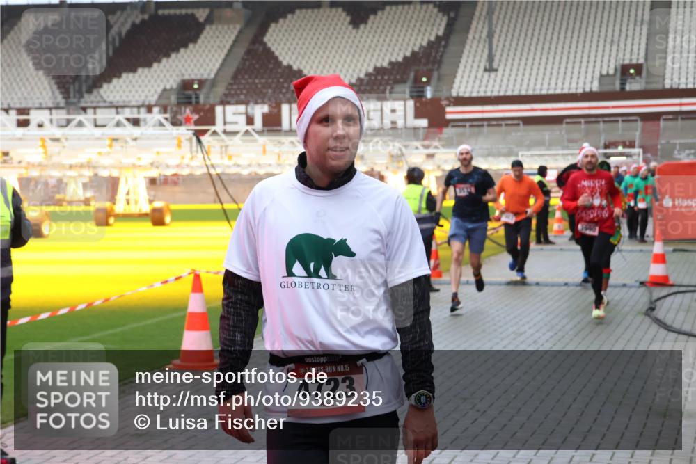 07.12.2025 - St. Pauli X-Mass-Run No. 15 Luisa Fischer http://msf.ph/oto/9389235 07.12.2025 12:01:39 Ziel 15, 4723, 3650, 124, 1225, 1443, 1635, 1665, 1786, 1880, 1923, 1928, 1930, 1932, 2032, 2463, 2987, 2991, 3318, 3322, 3323, 3325, 3385, 3463, 3531, 3811, 3813, 3990, 3992 meine-sportfotos.de
