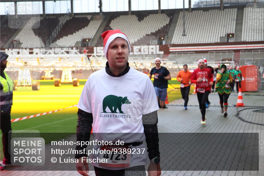 07.12.2025 - St. Pauli X-Mass-Run No. 15 Luisa Fischer http://msf.ph/oto/9389237 07.12.2025 12:01:40 Ziel 15, 4723, 3000, 124, 1225, 1443, 1635, 1665, 1786, 1880, 1923, 1928, 1930, 1932, 2032, 2463, 2987, 2991, 3318, 3322, 3385, 3463, 3531, 3811, 3813, 3990, 3992 meine-sportfotos.de