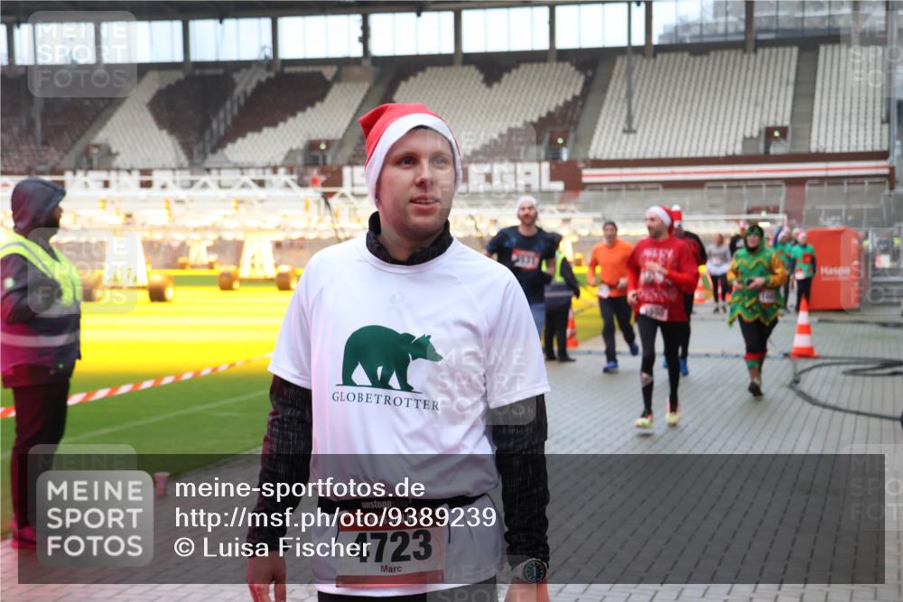 07.12.2025 - St. Pauli X-Mass-Run No. 15 Luisa Fischer http://msf.ph/oto/9389239 07.12.2025 12:01:40 Ziel 15, 4723, 3636, 124, 1225, 1443, 1635, 1665, 1786, 1880, 1923, 1928, 1930, 1932, 2032, 2463, 2987, 2991, 3318, 3322, 3385, 3463, 3531, 3811, 3813, 3990, 3992 meine-sportfotos.de