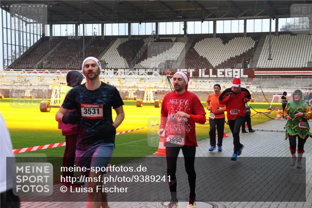 07.12.2025 - St. Pauli X-Mass-Run No. 15 Luisa Fischer http://msf.ph/oto/9389241 07.12.2025 12:01:42 Ziel 5, 3531, 2463, 3385, 3990, 665, 124, 1443, 1635, 1665, 1786, 1880, 1923, 1928, 1930, 1932, 2032, 2463, 2987, 2991, 3385, 3463, 3531, 3811, 3813, 3990, 3992 meine-sportfotos.de