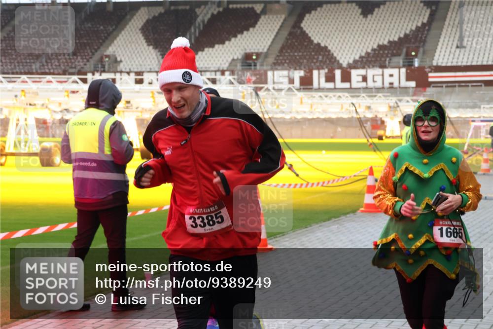 07.12.2025 - St. Pauli X-Mass-Run No. 15 Luisa Fischer http://msf.ph/oto/9389249 07.12.2025 12:01:44 Ziel 15, 3385, 1665, 124, 1443, 1635, 1665, 1786, 1880, 1923, 1928, 1930, 1932, 2463, 2987, 2991, 3385, 3463, 3531, 3811, 3813, 3981, 3990, 3992 meine-sportfotos.de