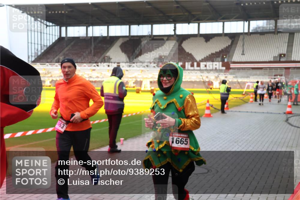 07.12.2025 - St. Pauli X-Mass-Run No. 15 Luisa Fischer http://msf.ph/oto/9389253 07.12.2025 12:01:45 Ziel 463, 1665, 124, 1635, 1665, 1786, 1880, 1923, 1928, 1930, 1932, 2463, 2987, 2991, 3385, 3463, 3531, 3811, 3813, 3981, 3990, 3992, 4753 meine-sportfotos.de
