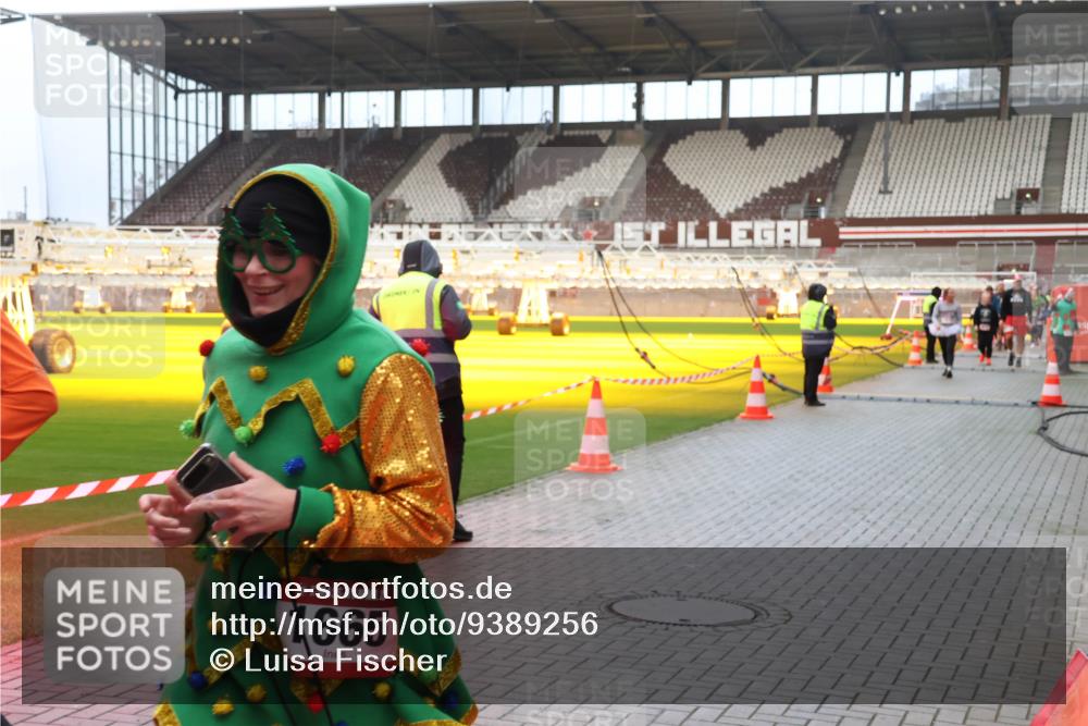 07.12.2025 - St. Pauli X-Mass-Run No. 15 Luisa Fischer http://msf.ph/oto/9389256 07.12.2025 12:01:46 Ziel 5, 1665, 124, 1635, 1665, 1786, 1880, 1923, 1928, 1930, 1932, 2463, 2987, 2991, 3385, 3463, 3531, 3811, 3813, 3981, 3990, 3992, 4753 meine-sportfotos.de