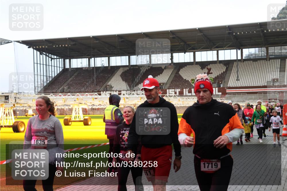 07.12.2025 - St. Pauli X-Mass-Run No. 15 Luisa Fischer http://msf.ph/oto/9389258 07.12.2025 12:02:08 Ziel 15, 1635, 38, 11, 15, 1719, 1932, 1928, 576, 926, 928, 933, 1719, 1786, 1923, 1928, 1930, 1932, 2411, 2539, 2868, 2987, 2991, 3385, 3463, 3531, 3869, 3981, 3990, 4107, 4109, 4156, 4369, 4370, 4753 meine-sportfotos.de