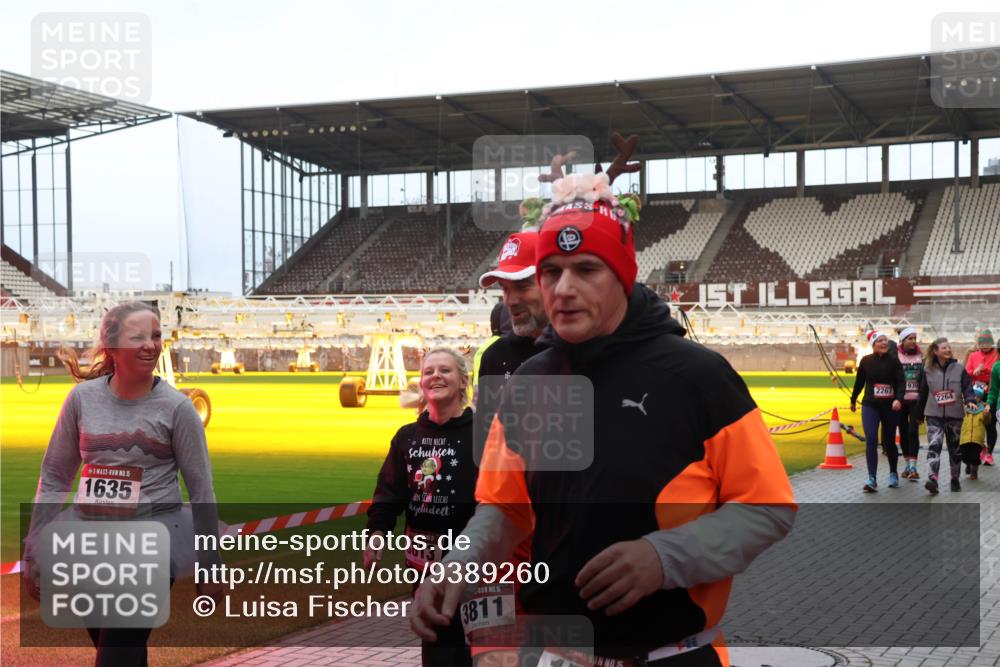 07.12.2025 - St. Pauli X-Mass-Run No. 15 Luisa Fischer http://msf.ph/oto/9389260 07.12.2025 12:02:09 Ziel 15, 1635, 3813, 15, 3811, 2267, 930, 2264, 576, 926, 928, 933, 1719, 1786, 1923, 1928, 1930, 1932, 2411, 2539, 2868, 2987, 2991, 3385, 3463, 3531, 3869, 3981, 3990, 4107, 4109, 4156, 4369, 4370, 4753 meine-sportfotos.de