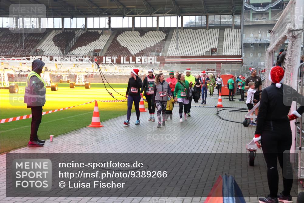 07.12.2025 - St. Pauli X-Mass-Run No. 15 Luisa Fischer http://msf.ph/oto/9389266 07.12.2025 12:02:11 Ziel 2267, 1930, 2264, 1932, 576, 926, 928, 933, 1719, 1786, 1930, 1932, 2411, 2539, 2868, 2987, 2991, 3385, 3463, 3531, 3869, 3981, 3990, 4102, 4107, 4109, 4142, 4156, 4253, 4369, 4370, 4753 meine-sportfotos.de