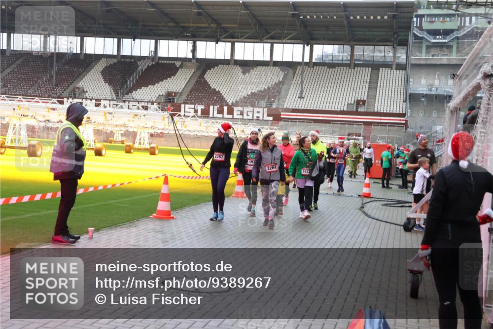 07.12.2025 - St. Pauli X-Mass-Run No. 15 Luisa Fischer http://msf.ph/oto/9389267 07.12.2025 12:02:11 Ziel 2267, 193, 2264, 1932, 576, 926, 928, 933, 1719, 1786, 1930, 1932, 2411, 2539, 2868, 2987, 2991, 3385, 3463, 3531, 3869, 3981, 3990, 4102, 4107, 4109, 4142, 4156, 4253, 4369, 4370, 4753 meine-sportfotos.de