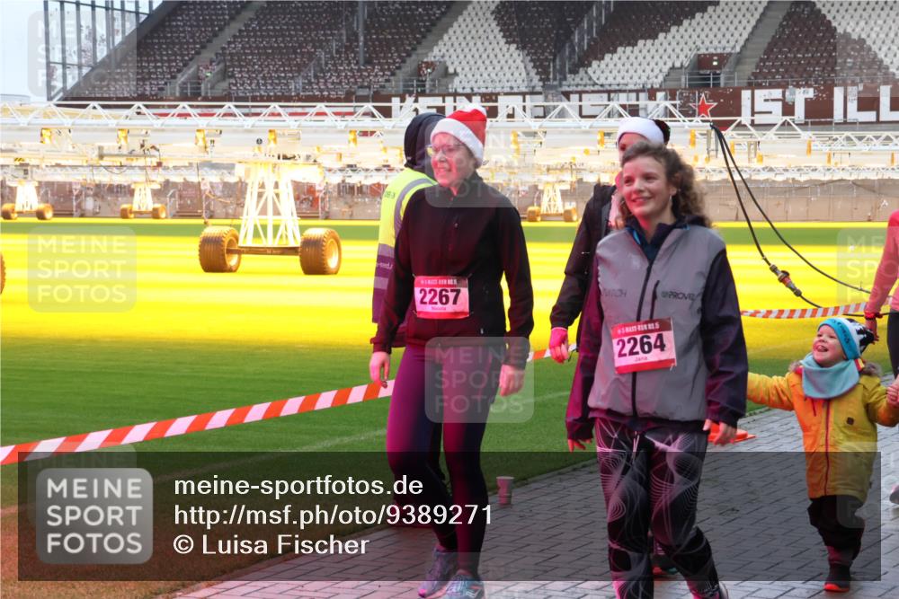 07.12.2025 - St. Pauli X-Mass-Run No. 15 Luisa Fischer http://msf.ph/oto/9389271 07.12.2025 12:02:16 Ziel 15, 2267, 5, 2264, 576, 926, 928, 933, 1719, 1786, 1930, 1932, 2411, 2539, 2868, 2987, 2991, 3385, 3463, 3531, 3869, 3981, 3990, 4102, 4107, 4109, 4142, 4156, 4253, 4369, 4370, 4753 meine-sportfotos.de