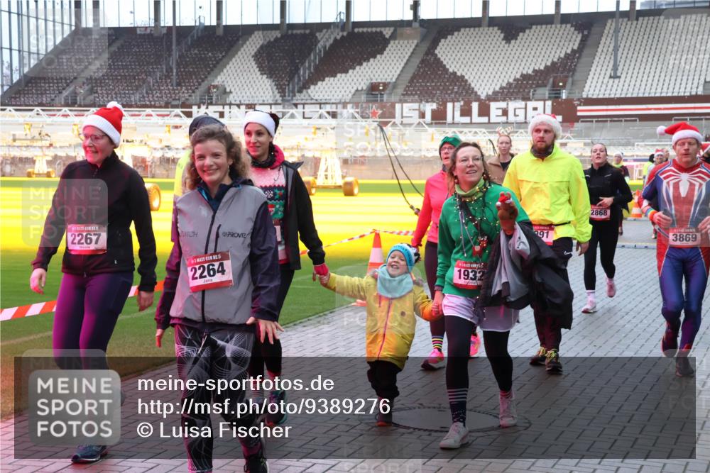 07.12.2025 - St. Pauli X-Mass-Run No. 15 Luisa Fischer http://msf.ph/oto/9389276 07.12.2025 12:02:17 Ziel 15, 2267, 15, 2264, 1932, 91, 2868, 3869, 576, 926, 928, 933, 1719, 1786, 1930, 2411, 2539, 2868, 2987, 2991, 3385, 3463, 3531, 3869, 3981, 3990, 4102, 4107, 4109, 4142, 4156, 4253, 4369, 4370, 4753 meine-sportfotos.de