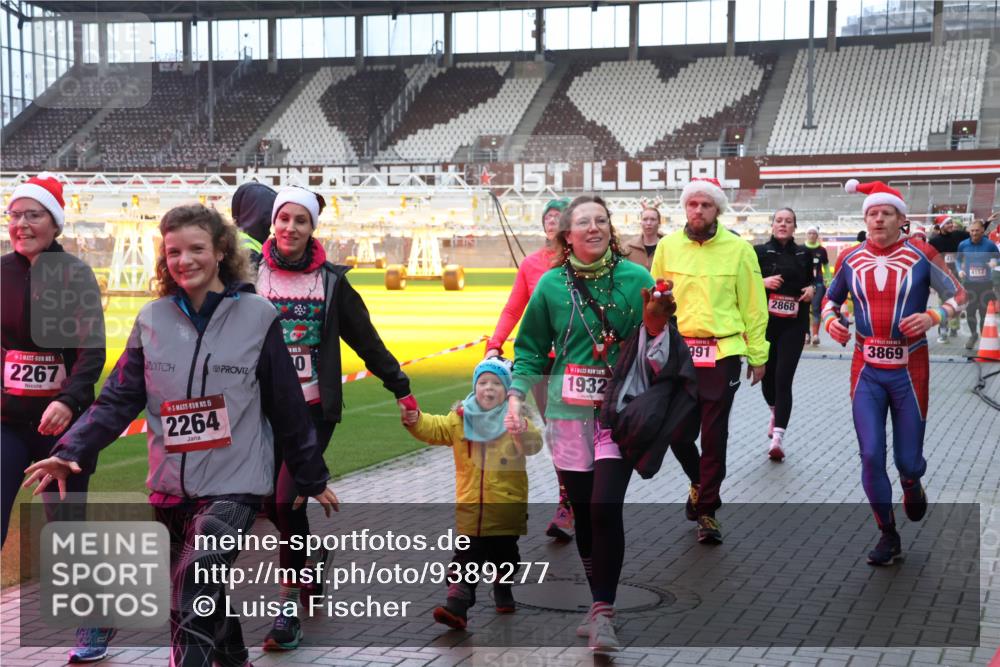 07.12.2025 - St. Pauli X-Mass-Run No. 15 Luisa Fischer http://msf.ph/oto/9389277 07.12.2025 12:02:17 Ziel 2267, 15, 2264, 0, 1932, 991, 2868, 3869, 4162, 576, 926, 928, 933, 1719, 1786, 1930, 2411, 2539, 2868, 2987, 2991, 3385, 3463, 3531, 3869, 3981, 3990, 4102, 4107, 4109, 4142, 4156, 4253, 4369, 4370, 4753 meine-sportfotos.de