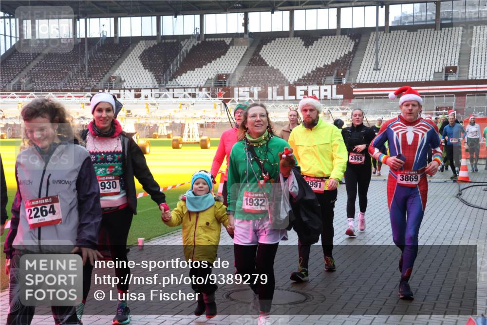 07.12.2025 - St. Pauli X-Mass-Run No. 15 Luisa Fischer http://msf.ph/oto/9389279 07.12.2025 12:02:18 Ziel 5, 2264, 930, 1932, 991, 2868, 3869, 4152, 576, 926, 928, 933, 1719, 1786, 2411, 2539, 2868, 2987, 2991, 3385, 3463, 3531, 3869, 3981, 3990, 4102, 4107, 4109, 4142, 4156, 4253, 4369, 4370, 4753 meine-sportfotos.de
