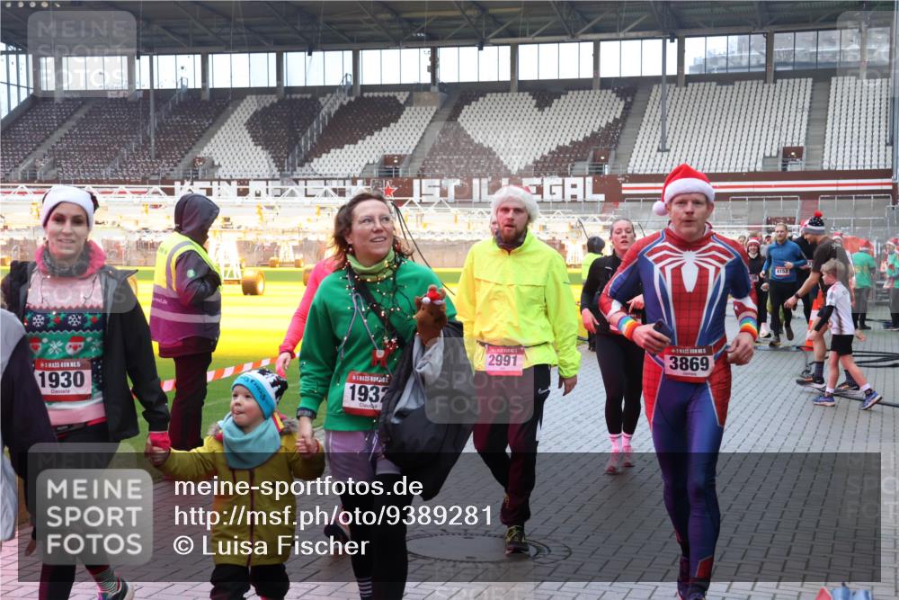 07.12.2025 - St. Pauli X-Mass-Run No. 15 Luisa Fischer http://msf.ph/oto/9389281 07.12.2025 12:02:18 Ziel 15, 1930, 1932, 2991, 5, 3869, 4152, 576, 926, 928, 933, 1719, 1786, 2411, 2539, 2868, 2987, 2991, 3385, 3463, 3531, 3869, 3981, 3990, 4102, 4107, 4109, 4142, 4156, 4253, 4369, 4370, 4753 meine-sportfotos.de