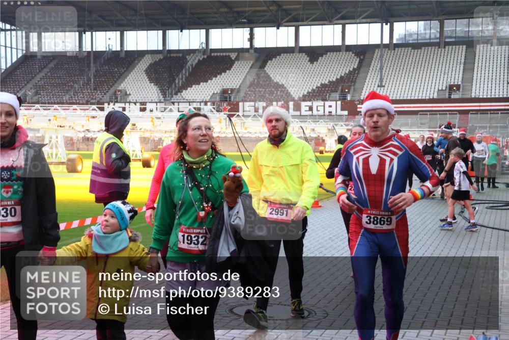 07.12.2025 - St. Pauli X-Mass-Run No. 15 Luisa Fischer http://msf.ph/oto/9389283 07.12.2025 12:02:19 Ziel 15, 30, 05, 1932, 1, 2991, 2, 5, 3869, 4109, 576, 926, 928, 933, 1719, 1786, 2411, 2539, 2868, 2987, 2991, 3385, 3463, 3531, 3869, 3981, 3990, 4102, 4107, 4109, 4142, 4156, 4253, 4369, 4370, 4753 meine-sportfotos.de