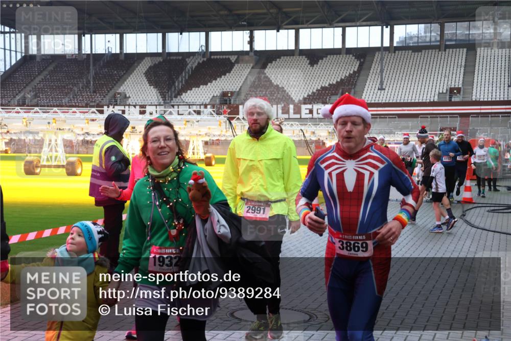 07.12.2025 - St. Pauli X-Mass-Run No. 15 Luisa Fischer http://msf.ph/oto/9389284 07.12.2025 12:02:19 Ziel 1932, 5, 2991, 15, 3869, 4152, 437, 576, 926, 928, 933, 1719, 1786, 2411, 2539, 2868, 2987, 2991, 3385, 3463, 3531, 3869, 3981, 3990, 4102, 4107, 4109, 4142, 4156, 4253, 4369, 4370, 4753 meine-sportfotos.de