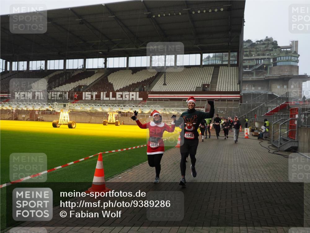 07.12.2025 - St. Pauli X-Mass-Run No. 15 Fabian Wolf http://msf.ph/oto/9389286 07.12.2025 10:21:20 Ziel 149, 1326, 1386, 1407, 1898, 1900, 2173, 2565, 3062, 3384, 3540, 3541, 3848, 3849, 3984, 4117, 4338 meine-sportfotos.de