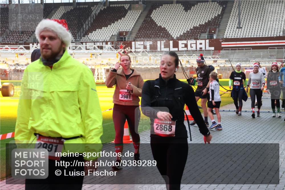 07.12.2025 - St. Pauli X-Mass-Run No. 15 Luisa Fischer http://msf.ph/oto/9389289 07.12.2025 12:02:20 Ziel 2991, 9, 3981, 2868, 923, 576, 4109, 4107, 576, 926, 928, 933, 1719, 1786, 2411, 2539, 2868, 2987, 2991, 3385, 3463, 3531, 3869, 3981, 4102, 4107, 4109, 4142, 4156, 4253, 4369, 4370, 4753 meine-sportfotos.de