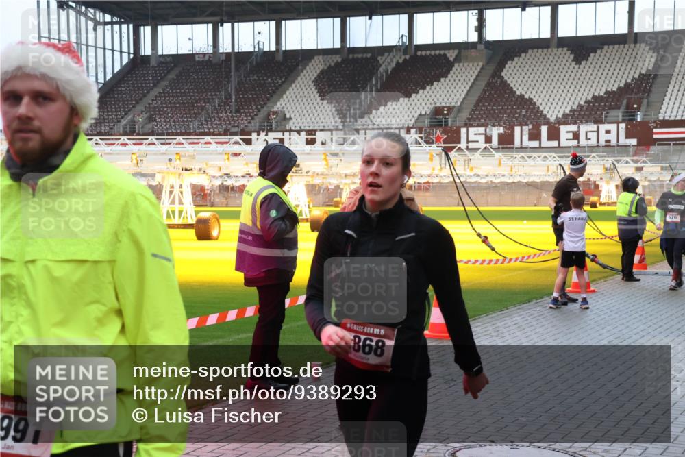 07.12.2025 - St. Pauli X-Mass-Run No. 15 Luisa Fischer http://msf.ph/oto/9389293 07.12.2025 12:02:21 Ziel 15, 991, 15, 868, 576, 576, 926, 928, 933, 1719, 1786, 2411, 2539, 2868, 2987, 2991, 3869, 3981, 4102, 4107, 4109, 4142, 4156, 4253, 4369, 4370, 4753 meine-sportfotos.de