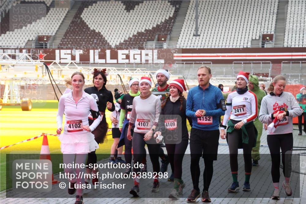 07.12.2025 - St. Pauli X-Mass-Run No. 15 Luisa Fischer http://msf.ph/oto/9389298 07.12.2025 12:02:26 Ziel 15, 4102, 2411, 4107, 4152, 4109, 576, 926, 928, 933, 1719, 1786, 2411, 2539, 2868, 3869, 3981, 4102, 4107, 4109, 4142, 4156, 4253, 4364, 4369, 4370, 4753 meine-sportfotos.de