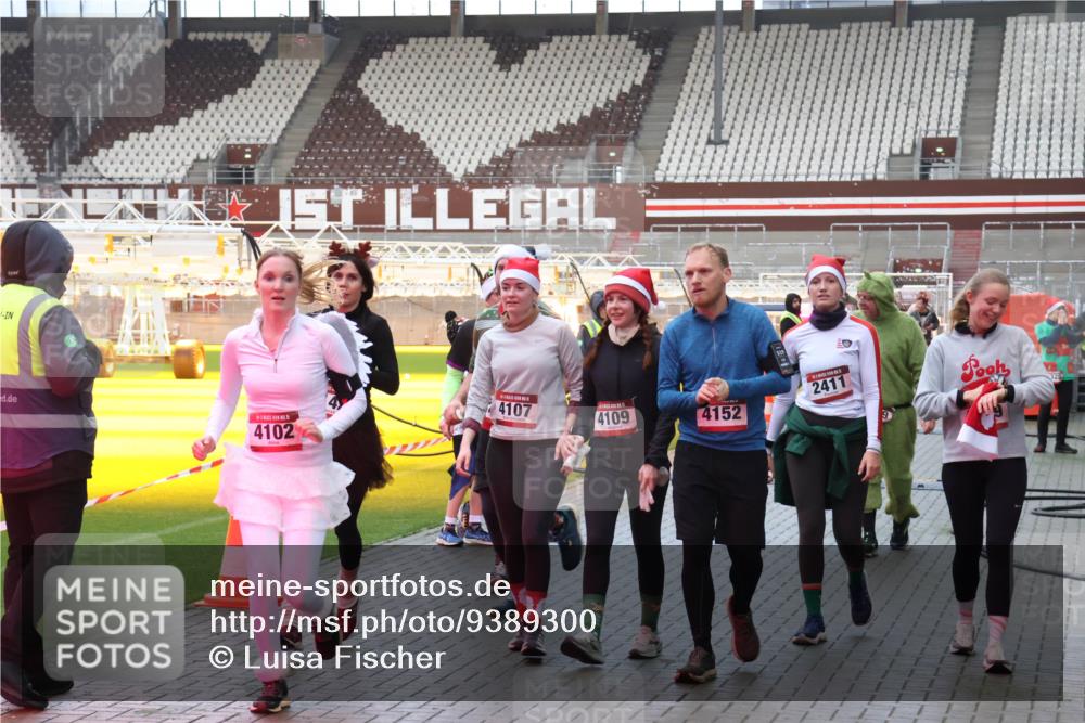 07.12.2025 - St. Pauli X-Mass-Run No. 15 Luisa Fischer http://msf.ph/oto/9389300 07.12.2025 12:02:26 Ziel 2411, 4107, 4102, 4109, 4152, 9, 576, 926, 928, 933, 1719, 1786, 2411, 2539, 2868, 3869, 3981, 4102, 4107, 4109, 4142, 4156, 4253, 4364, 4369, 4370, 4753 meine-sportfotos.de