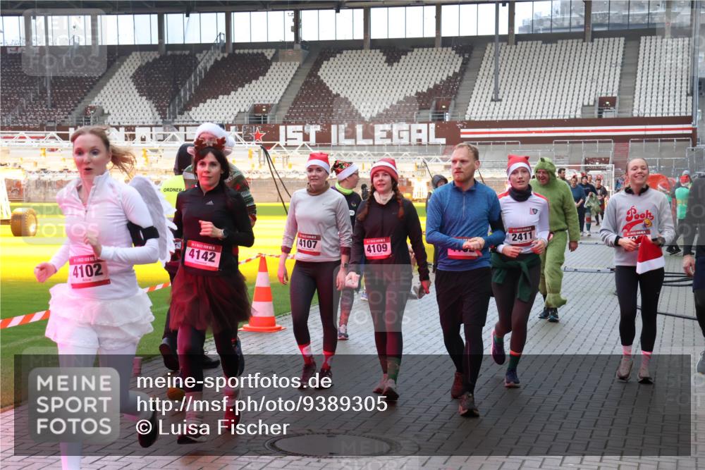 07.12.2025 - St. Pauli X-Mass-Run No. 15 Luisa Fischer http://msf.ph/oto/9389305 07.12.2025 12:02:28 Ziel 4102, 4142, 4107, 4109, 2411, 576, 926, 928, 933, 1719, 2411, 2539, 2868, 3203, 3869, 3981, 4102, 4107, 4109, 4142, 4156, 4253, 4364, 4369, 4370, 4753 meine-sportfotos.de