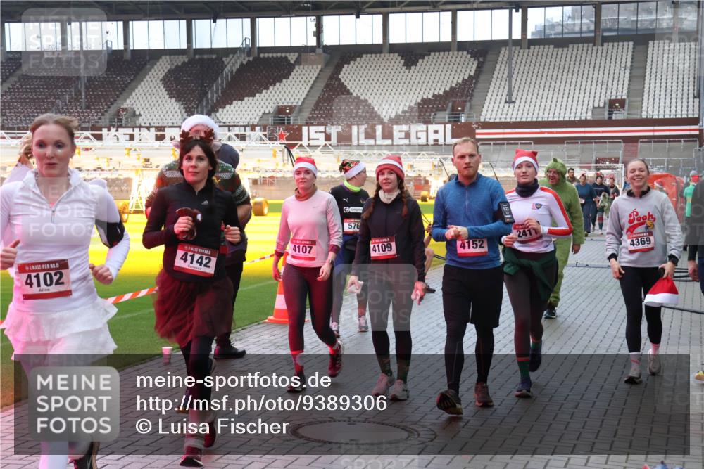 07.12.2025 - St. Pauli X-Mass-Run No. 15 Luisa Fischer http://msf.ph/oto/9389306 07.12.2025 12:02:28 Ziel 15, 4102, 5, 4142, 4107, 576, 4109, 2411, 4152, 4369, 576, 926, 928, 933, 1719, 2411, 2539, 2868, 3203, 3869, 3981, 4102, 4107, 4109, 4142, 4156, 4253, 4364, 4369, 4370, 4753 meine-sportfotos.de