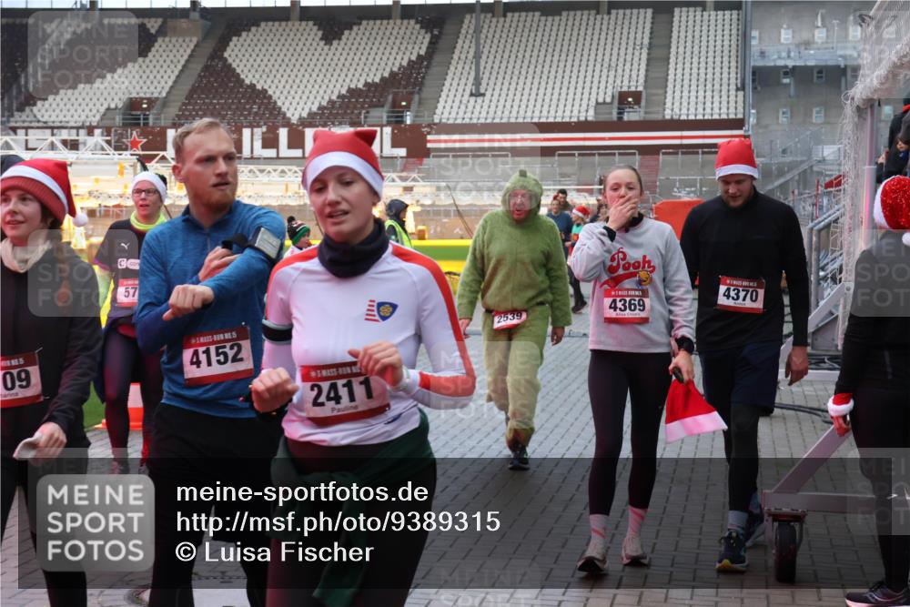 07.12.2025 - St. Pauli X-Mass-Run No. 15 Luisa Fischer http://msf.ph/oto/9389315 07.12.2025 12:02:30 Ziel 09, 57, 15, 4152, 2411, 2539, 4369, 5, 4370, 576, 926, 928, 933, 1719, 2411, 2539, 2868, 2936, 2940, 3203, 3869, 3981, 4102, 4107, 4109, 4142, 4156, 4253, 4364, 4369, 4370, 4753 meine-sportfotos.de