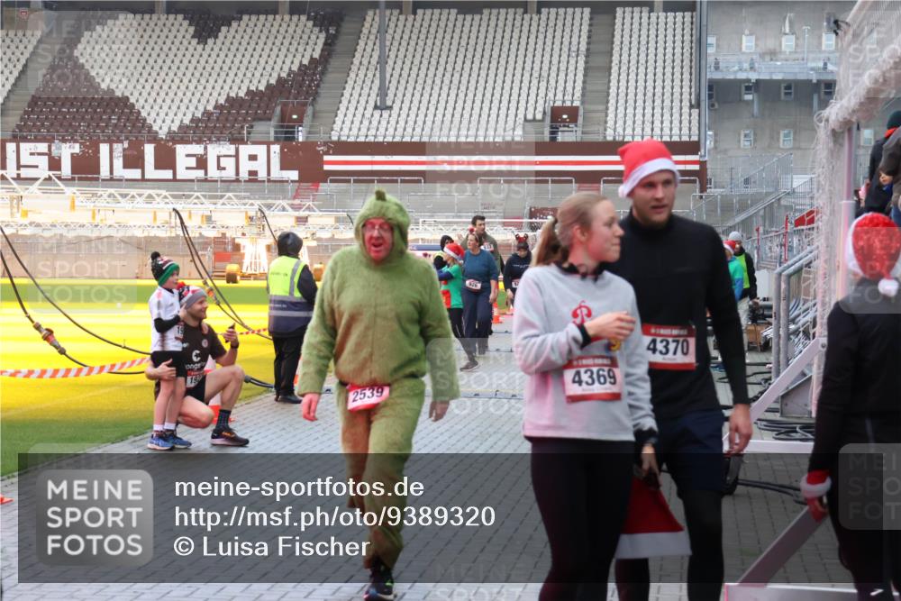 07.12.2025 - St. Pauli X-Mass-Run No. 15 Luisa Fischer http://msf.ph/oto/9389320 07.12.2025 12:02:31 Ziel 19, 2539, 926, 933, 92, 4369, 4370, 576, 926, 928, 933, 1719, 2411, 2539, 2868, 2936, 2940, 3203, 3869, 3981, 4102, 4107, 4109, 4142, 4156, 4253, 4364, 4369, 4370, 4753 meine-sportfotos.de