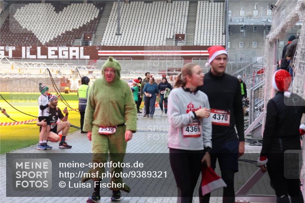 07.12.2025 - St. Pauli X-Mass-Run No. 15 Luisa Fischer http://msf.ph/oto/9389321 07.12.2025 12:02:31 Ziel 928, 19, 2539, 4369, 4370, 576, 926, 928, 933, 1719, 2411, 2539, 2868, 2936, 2940, 3203, 3869, 3981, 4102, 4107, 4109, 4142, 4156, 4253, 4364, 4369, 4370, 4753 meine-sportfotos.de