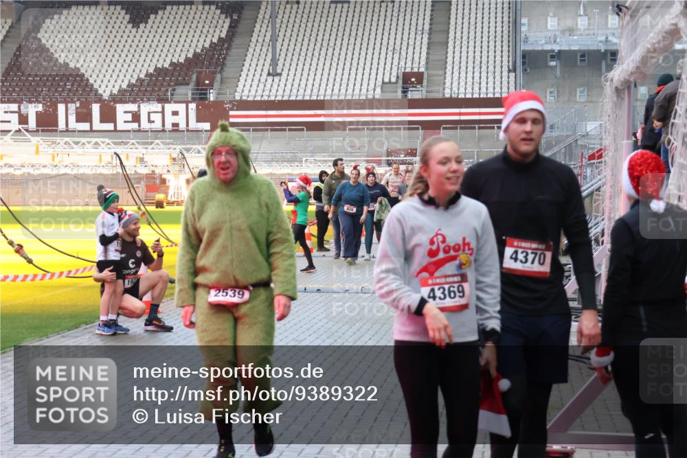 07.12.2025 - St. Pauli X-Mass-Run No. 15 Luisa Fischer http://msf.ph/oto/9389322 07.12.2025 12:02:32 Ziel 19, 19, 2539, 926, 4370, 4369, 576, 926, 928, 933, 1719, 2411, 2539, 2868, 2936, 2940, 3203, 3869, 4102, 4107, 4109, 4142, 4156, 4253, 4364, 4369, 4370, 4753 meine-sportfotos.de