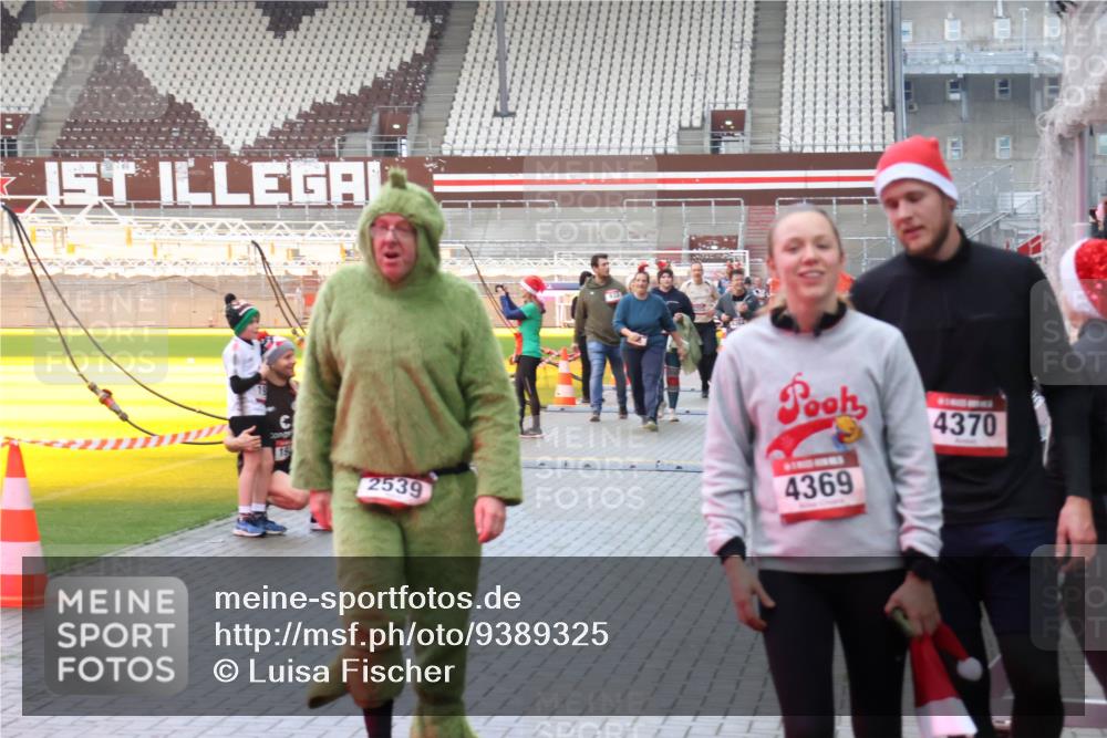 07.12.2025 - St. Pauli X-Mass-Run No. 15 Luisa Fischer http://msf.ph/oto/9389325 07.12.2025 12:02:32 Ziel 15, 2539, 4370, 4369, 576, 926, 928, 933, 1719, 2411, 2539, 2868, 2936, 2940, 3203, 3869, 4102, 4107, 4109, 4142, 4156, 4253, 4364, 4369, 4370, 4753 meine-sportfotos.de