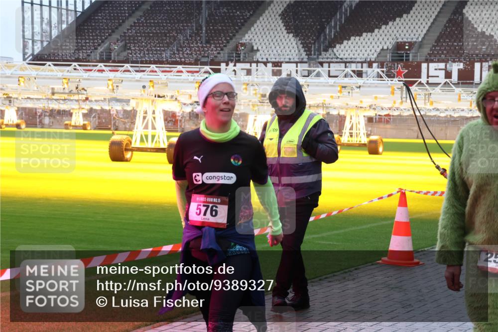07.12.2025 - St. Pauli X-Mass-Run No. 15 Luisa Fischer http://msf.ph/oto/9389327 07.12.2025 12:02:34 Ziel 15, 576, 6709, 25, 576, 926, 928, 933, 1719, 2411, 2539, 2868, 2936, 2940, 3203, 3837, 3869, 4102, 4107, 4109, 4142, 4156, 4253, 4364, 4369, 4370 meine-sportfotos.de