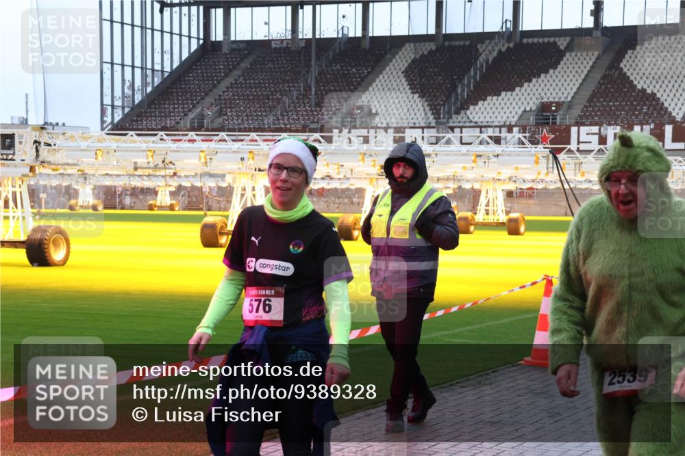 07.12.2025 - St. Pauli X-Mass-Run No. 15 Luisa Fischer http://msf.ph/oto/9389328 07.12.2025 12:02:34 Ziel 15, 576, 09, 2539, 576, 926, 928, 933, 1719, 2411, 2539, 2868, 2936, 2940, 3203, 3837, 3869, 4102, 4107, 4109, 4142, 4156, 4253, 4364, 4369, 4370 meine-sportfotos.de