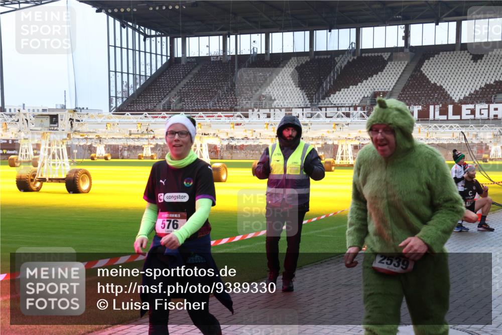 07.12.2025 - St. Pauli X-Mass-Run No. 15 Luisa Fischer http://msf.ph/oto/9389330 07.12.2025 12:02:34 Ziel 15, 576, 2539, 19, 576, 926, 928, 933, 1719, 2411, 2539, 2868, 2936, 2940, 3203, 3837, 3869, 4102, 4107, 4109, 4142, 4156, 4253, 4364, 4369, 4370 meine-sportfotos.de
